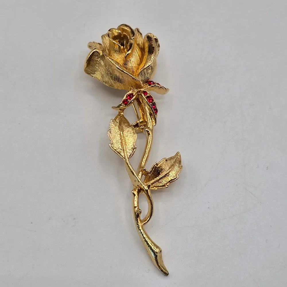 Gerrys Vintage Gold Tone Long Stem Rose Brooch Red Rhinestone Floral Pin